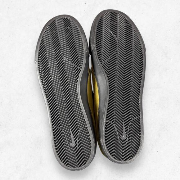 Athletic_Shoes